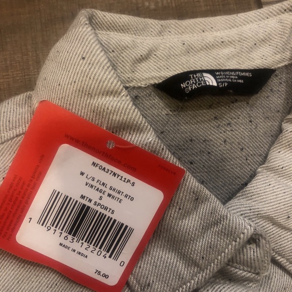 The North Face Vintage White Flannel Button Down - Picture 4 of 5